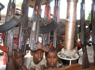 BAKARA MARKET MOGADISHU MACHINE GUNS AND BAZOOKAS Africa 2009
