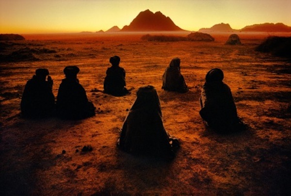 Photo: Kandahar, Afghanistan, 1992.  A group of Pashtun  tribal nomads called Kuchis in the desert near Kandahar. http://stevemccurry.wordpress.com/2010/04/