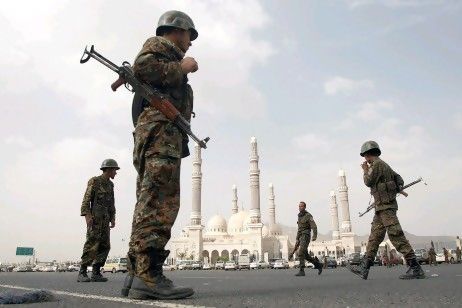 ad20120808962447yemeni_soldiers