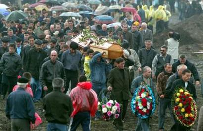 beslan buries the dead