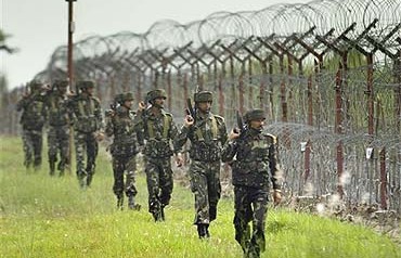 kashmir_loc-indian-army-petrol-370x238