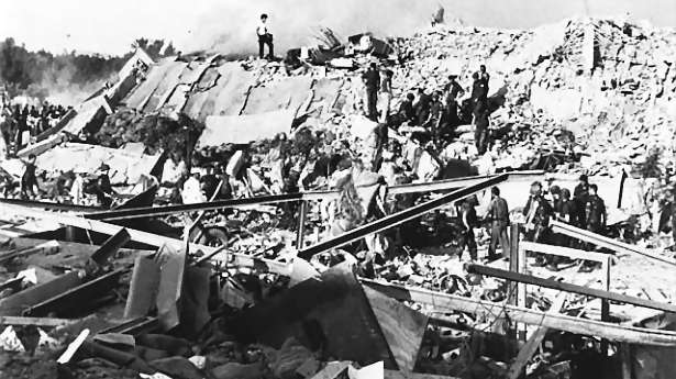 Marine barracks-bombing-in-Beirut-via-Wikimedia-Commons1