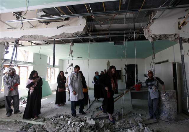 131222-yemen-hospital-attack-hmed-438p