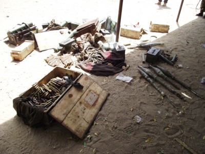 BHSome-of-the-arms-and-ammunitions-recovered-from-the-terrorists-who-attacked-Giwa-Barracks-in-Maiduguri-today1-400x300