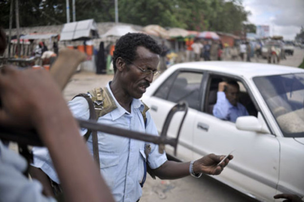 somali-police-mogadishu-e1397632386150