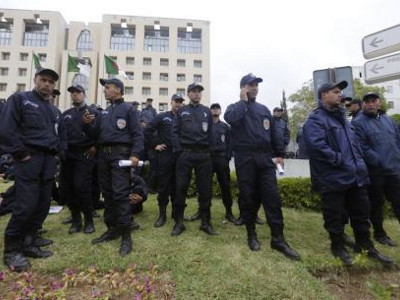 Algerian_police_400x300