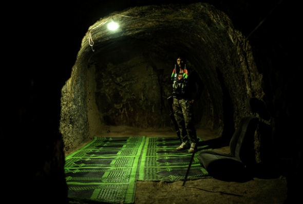 afghanistan-soldier_with_the_afghan_national_army-andrew_renneisen-getty