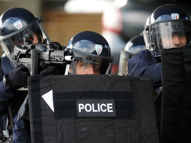 French-anti-terror-police-640x480