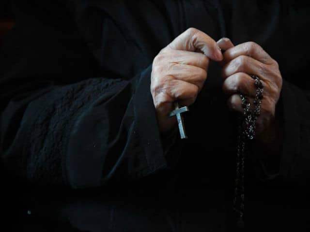 priest-hands-crucifix-rosary-afp-640x480