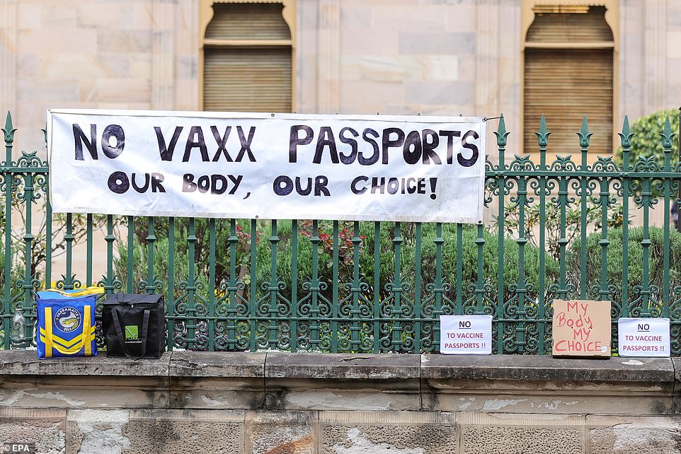 47308935-9942045-Meanwhile_the_Queensland_state_parliament_building_was_completel-a-100_1630395637695