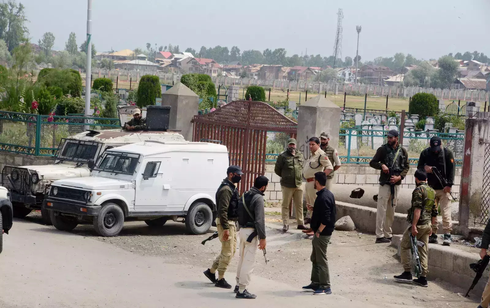 A red alert has been put out in the city of Srinagar, capital of the state of Jammu and Kashmir in India over reports of an IED threat to Security Forces