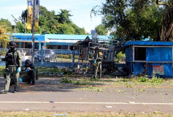 Improvised Explosive Device Detonation Killed 1 Policeman & Injured 4, Mai Kaen District, Pattani Province, Thailand
