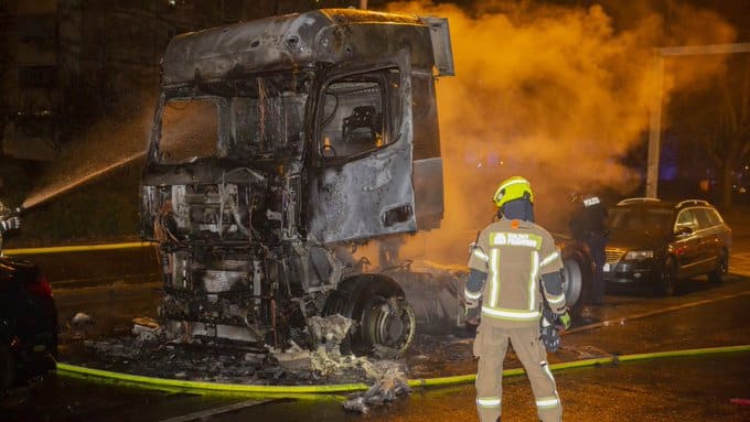 (Claim / Anonymous Anarchist) German Anarchist Arson of a Amazon Truck, in Solidarity with Alfredo Cospito, Berlin, Germany – 13 February 2023