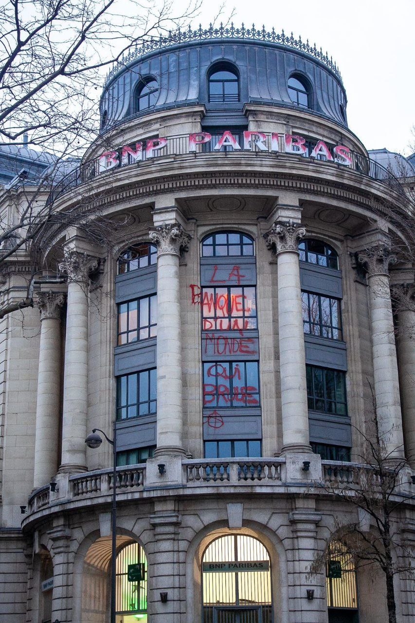 (Claim / Anonymous Anarchist) French Anarchist Vandalised the Facade of the BNP de Barbès, in Paris, France - 6 March 2023