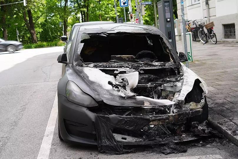 (Claim / Anonymous Anarchist) German Anarchists Arson of Two BMWs, in Solidarity with Climate Activists Facing State Repression, in Munich, Germany - 9/10 July 2023
