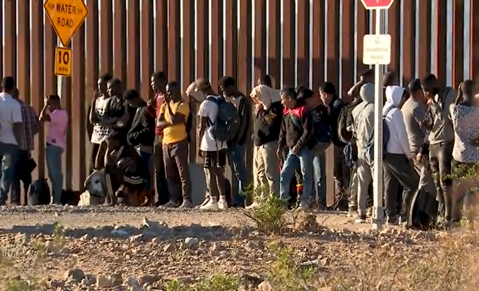 Several Illegal Migrants from African Countries Cross the Mexican Border Before Surrendering to the Border Patrol, Lukeville Port of Entry, Arizona, United States - 14 September 2023
