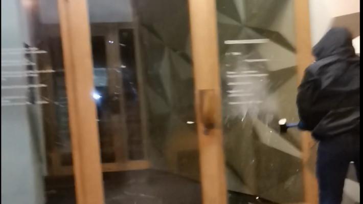 (Claim / Anonymous Anarchists) Italian Anarchists Vandalised the SVP (Swiss People’s Party) Offices in Basel, Switzerland – 18 December 2023