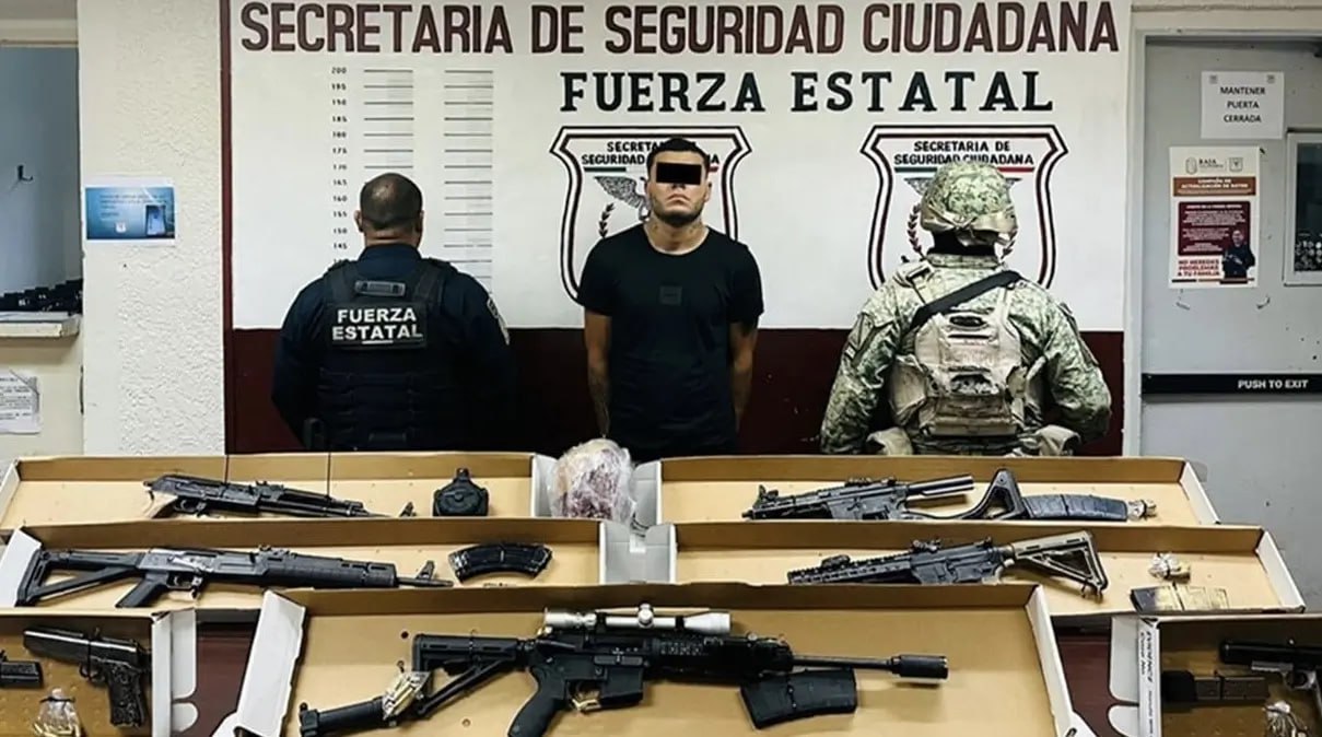 (Photo) Sinaloa Cartel (CDS) Member in California-Registered Vehicle Arrested With Several High-Power Firearms in Tecate, Baja California, Mexico - 03 June 2024