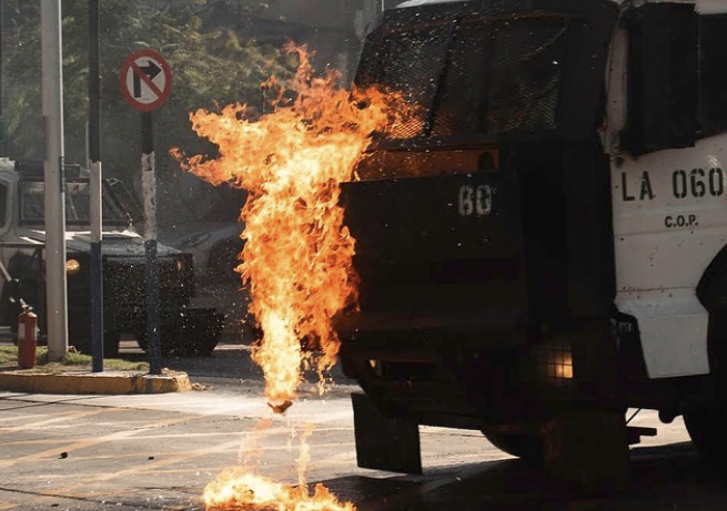 Anarchist Students Occupy Liceo 7 School and Carry Out Riots Against the Police Outside the Premises in Solidarity with Luisa Toledo and Pablo Marchant - 12 July 2024