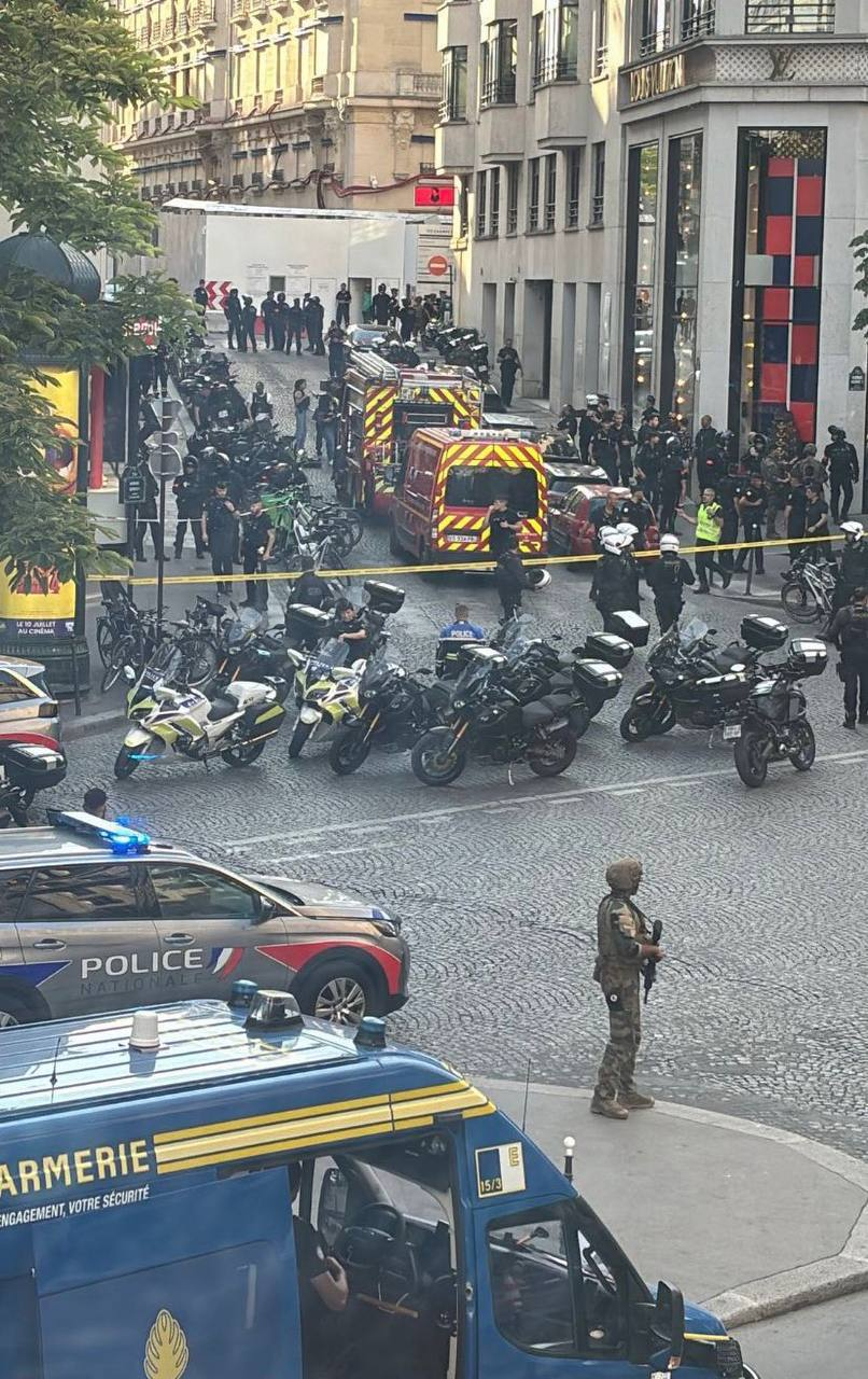 TRAC Incident Report: Knife-Wielding Man of Senegalese Descent Injures a Police Officer at Rue Vernet, Champs-Elysees, Paris, France - 18 July 2024
