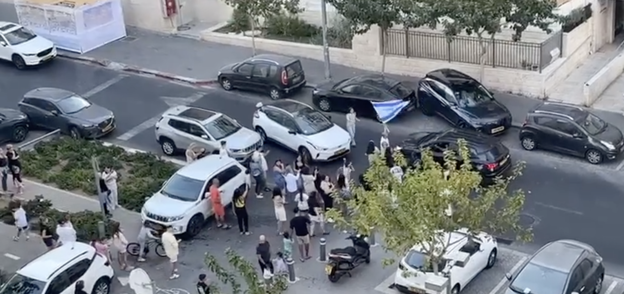 (Videos) Israeli Civilians Celebrating in the Streets After the Death of Hamas Leader Yahya Sinwar, in Israel - 17 October 2024