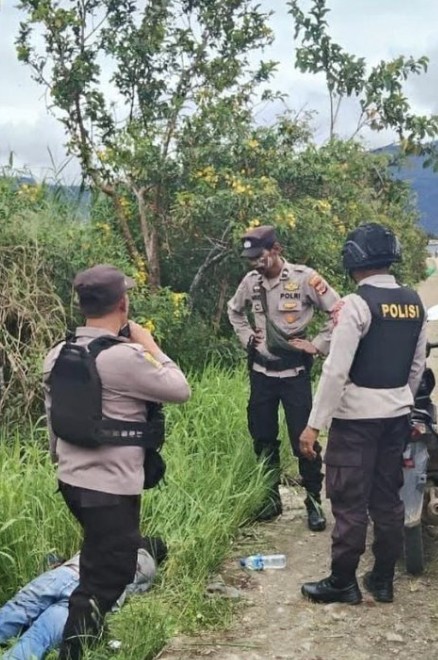 Two Police Officers Injured and One Construction Worker Killed in a Suspected Free Papua Movement (OPM)-Linked Knife Attack, Ikebo, Kamu District, Dogiyai Regency, Central Papua, Indonesia - 24 March 2025