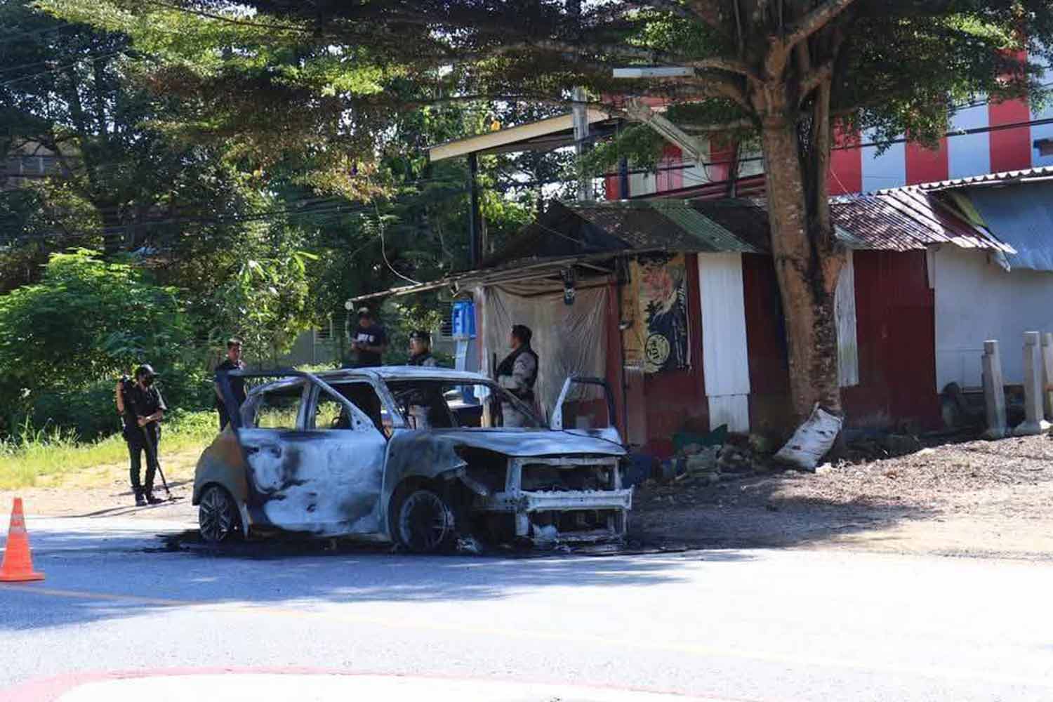 Gunmen Kill One Defense Volunteer and Torch His Car in a Targeted Attack in Ban Tabing Tingngee, Taling Chan, Village, Bannang Sata District, Yala Province, Thailand - 28 April 2025