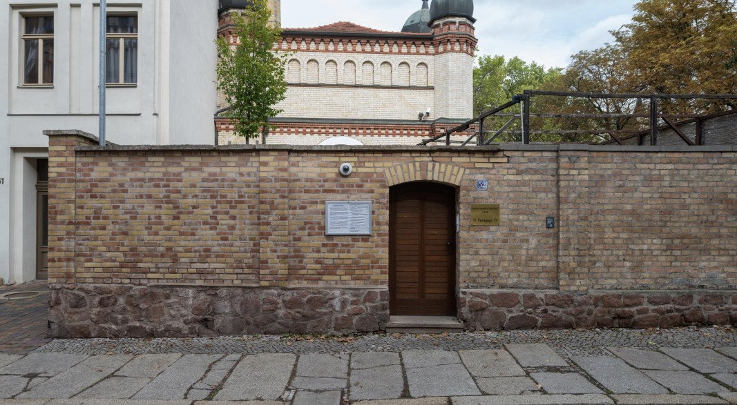 19-Year-Old Antisemite Arrested for Planning an Attack on the Synagogue in Halle (Germany), Switzerland - 29 April 2025