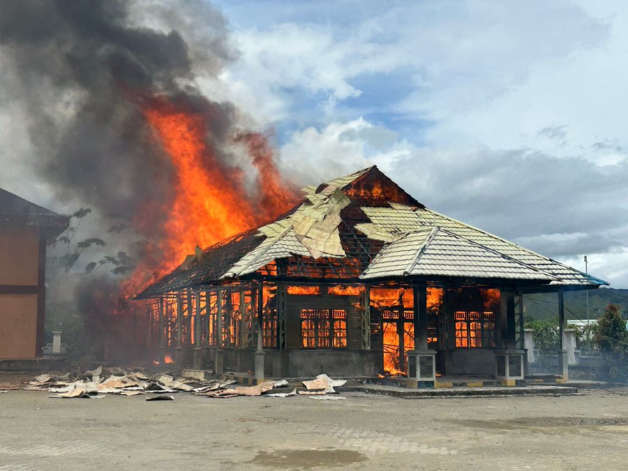 Suspected Free Papua Movement (OPM) Militants Target the Regent's Office Hall in an Arson Attack, Kimipugi, Kamu District, Dogiyai Regency, Central Papua, Indonesia - 07 April 2025