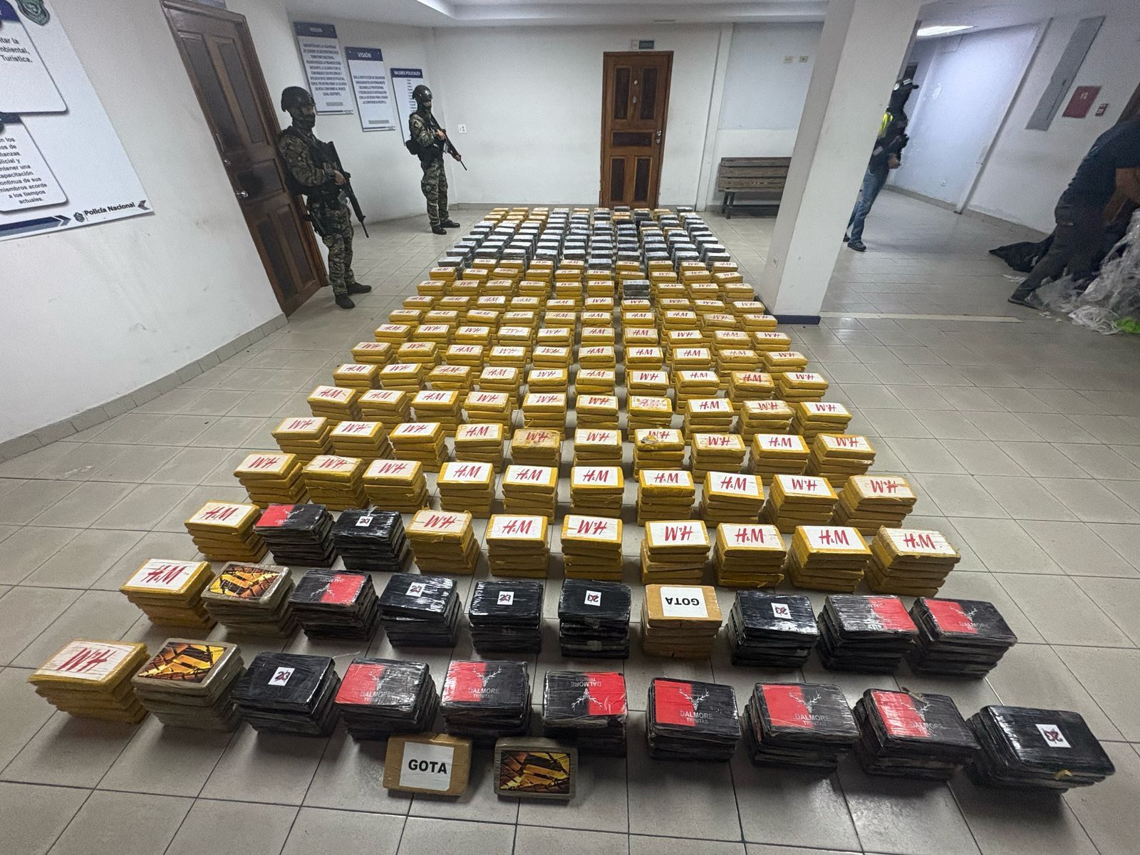 (Photos) Panamanian Authorities Capture a Container Loaded with 1,152 packages of Suspected Cocaine Heading to Belgium, Panama - 24 April 2024