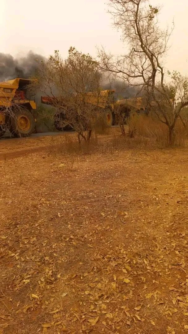 Suspected Jama’at Nusrat al-Islam wa al-Muslimin (JNIM) Militants Target a Convoy of Mining Vehicles in an Armed and Arson Attack Between Diema and Sandare, Kayes Region, Mali - 04 May 2025